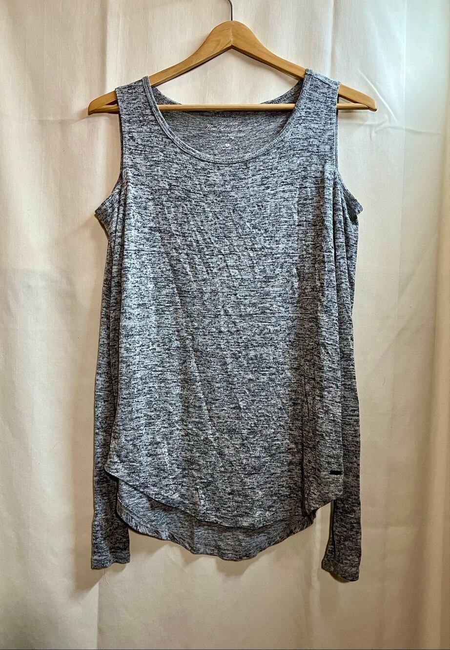 Hollister Grey Top Woman’s Size Small.